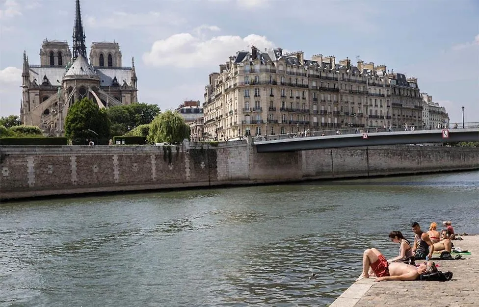 Appartement Renove Parisien En Plein Coeur De L'Ile Saint-Louis Juste En Face De Notre-Dame ! 0*, باريس